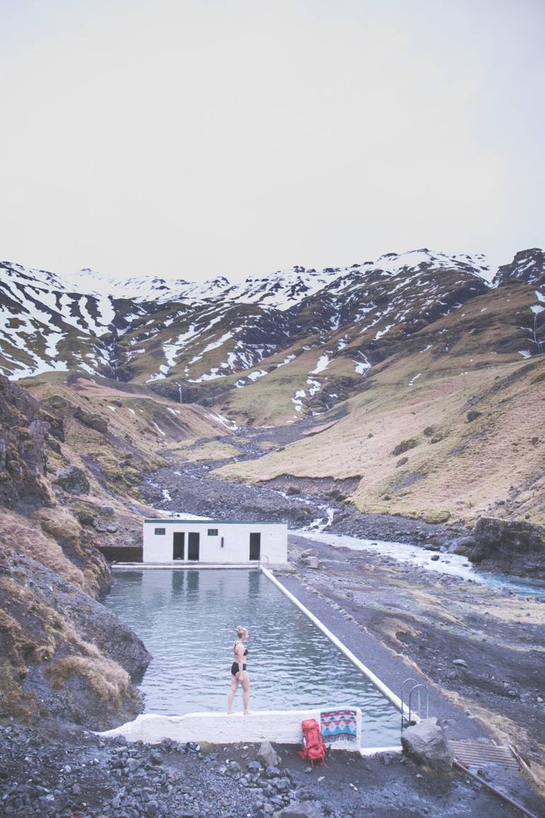 Gibt es eine schönere Badewanne als diese hier mitten in der Natur Islands?